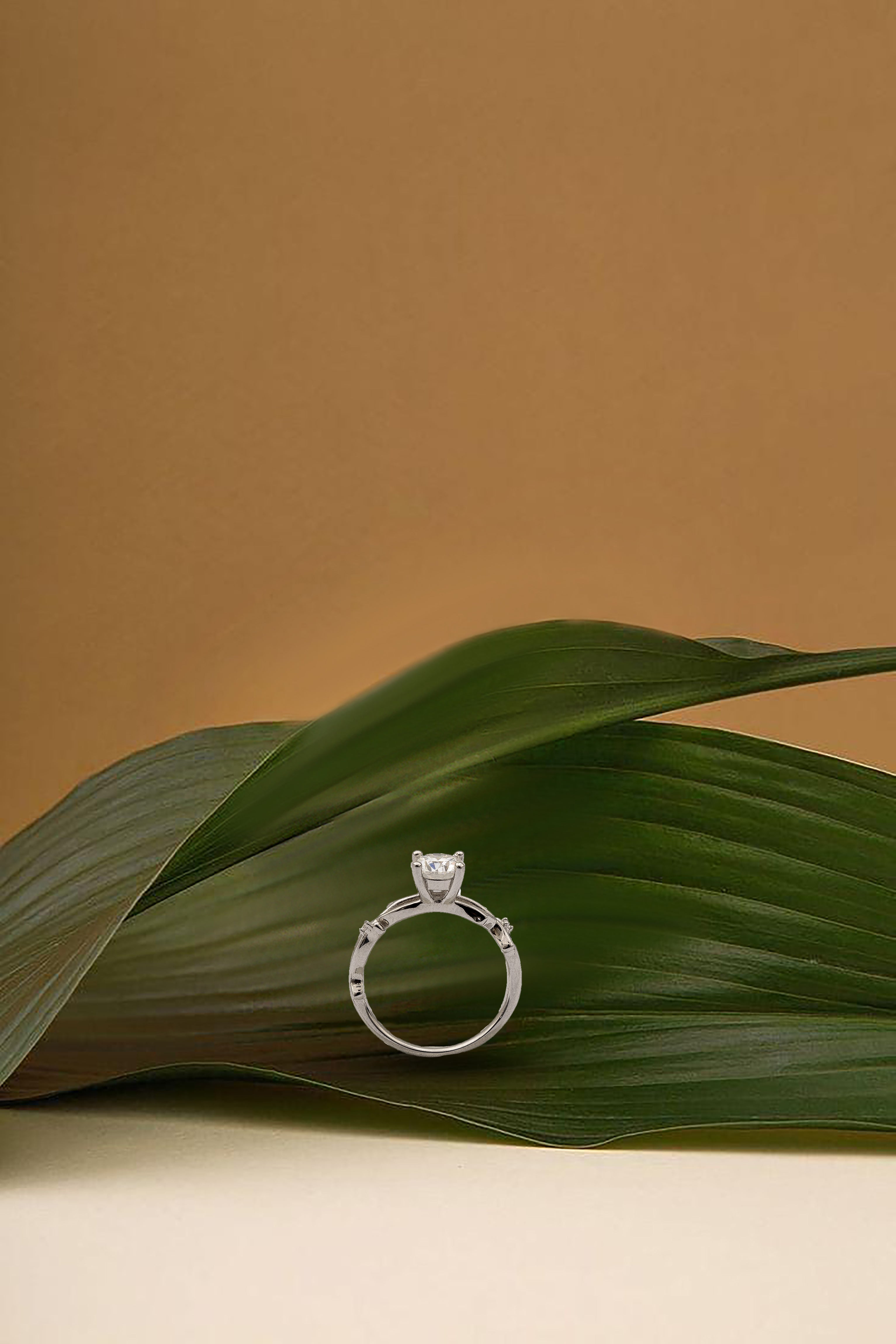 Luxury 1 Carat Moissanite Ring Secondary image