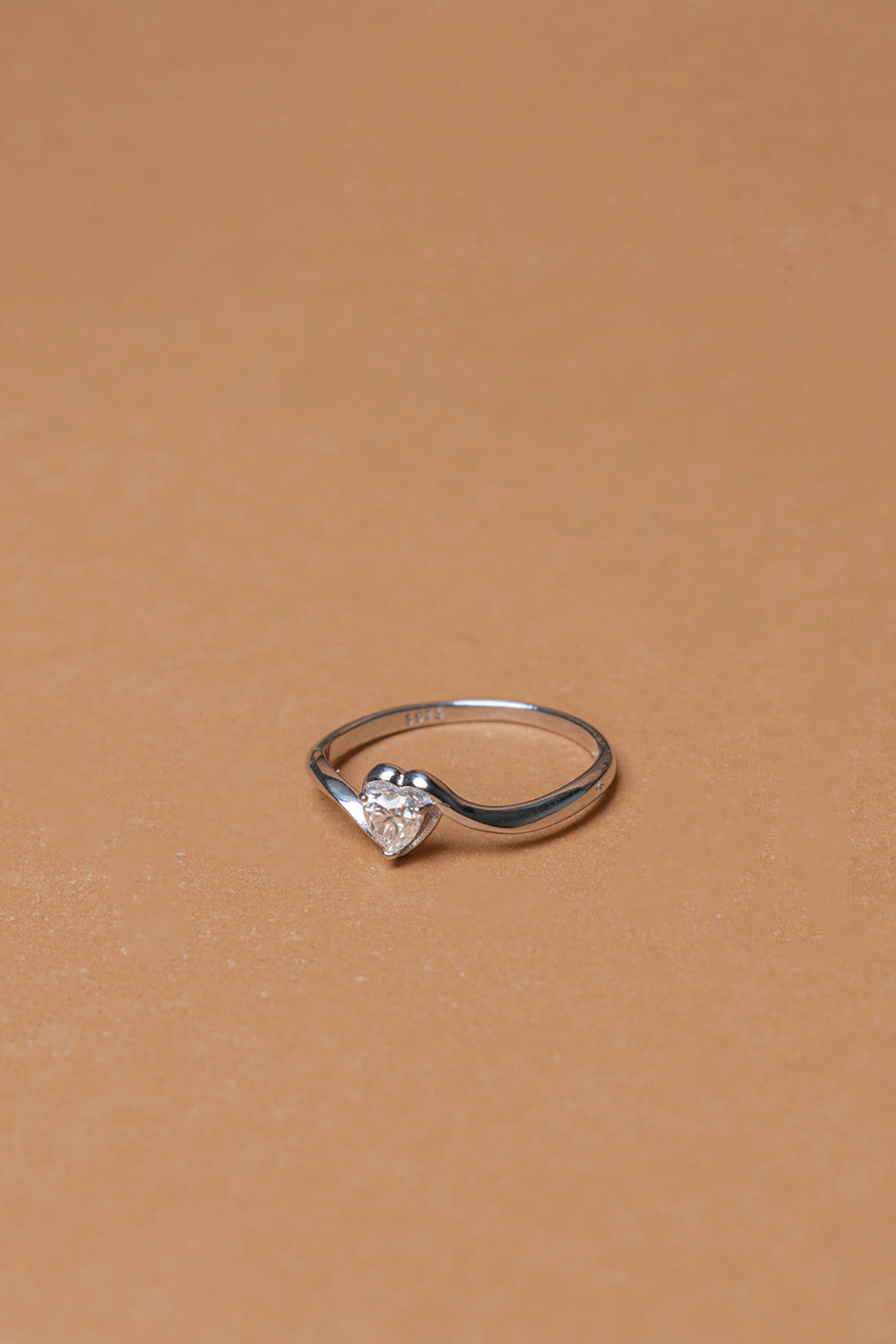 Fashion Design Luxury 0.3Carat Heart Cut Sparkling Moissanite Ring