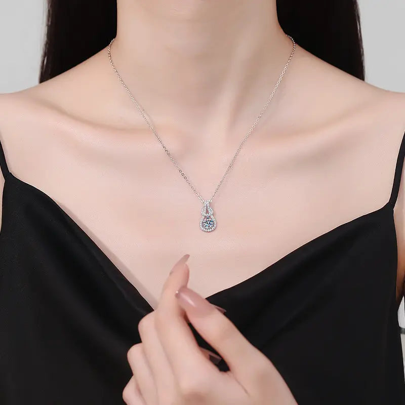 Exquisite Pendant Necklace with 1Carat Moissanite Neclace